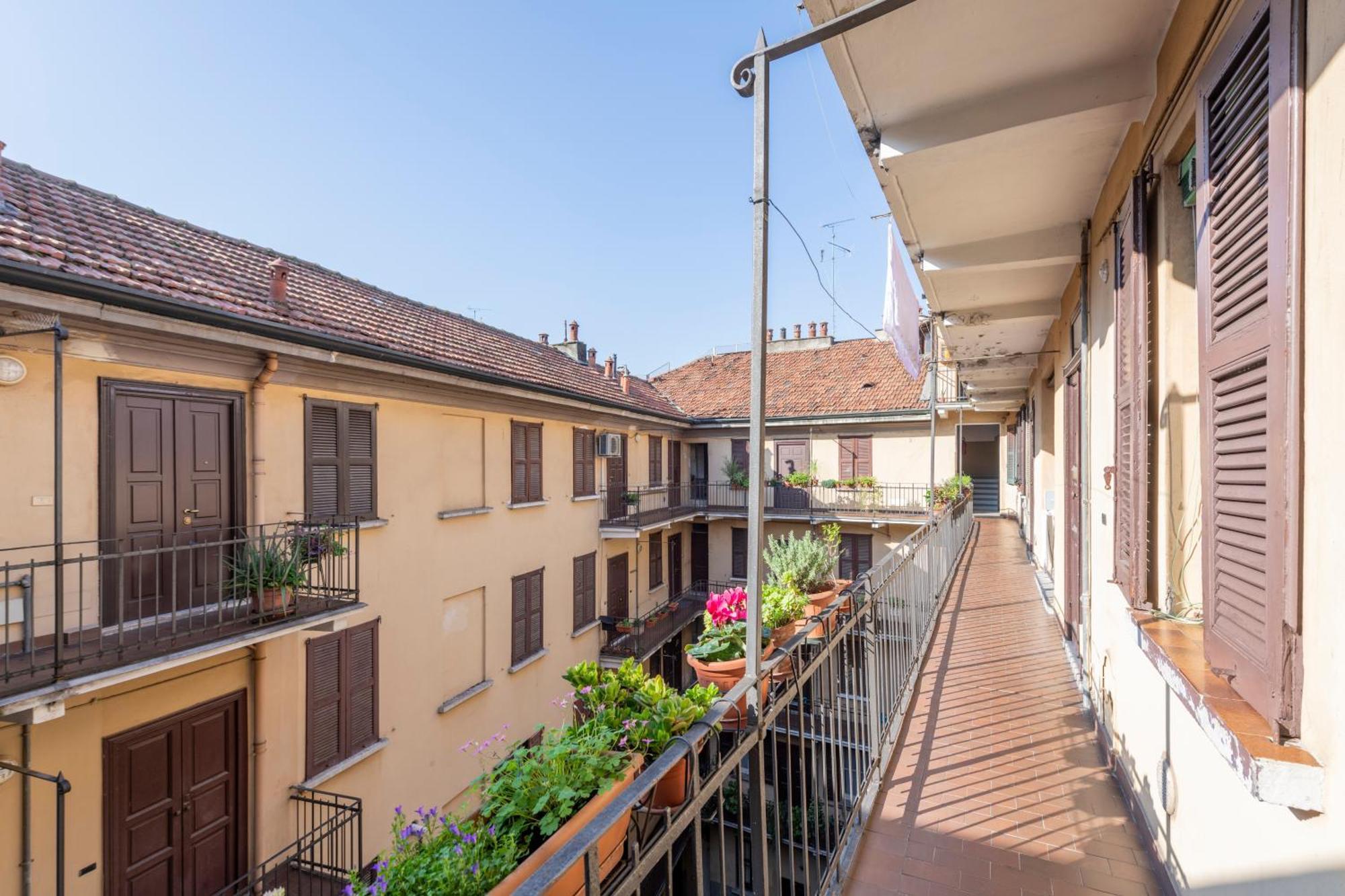 Bessy House, Near Fondazione Prada Apartment Milan Bagian luar foto
