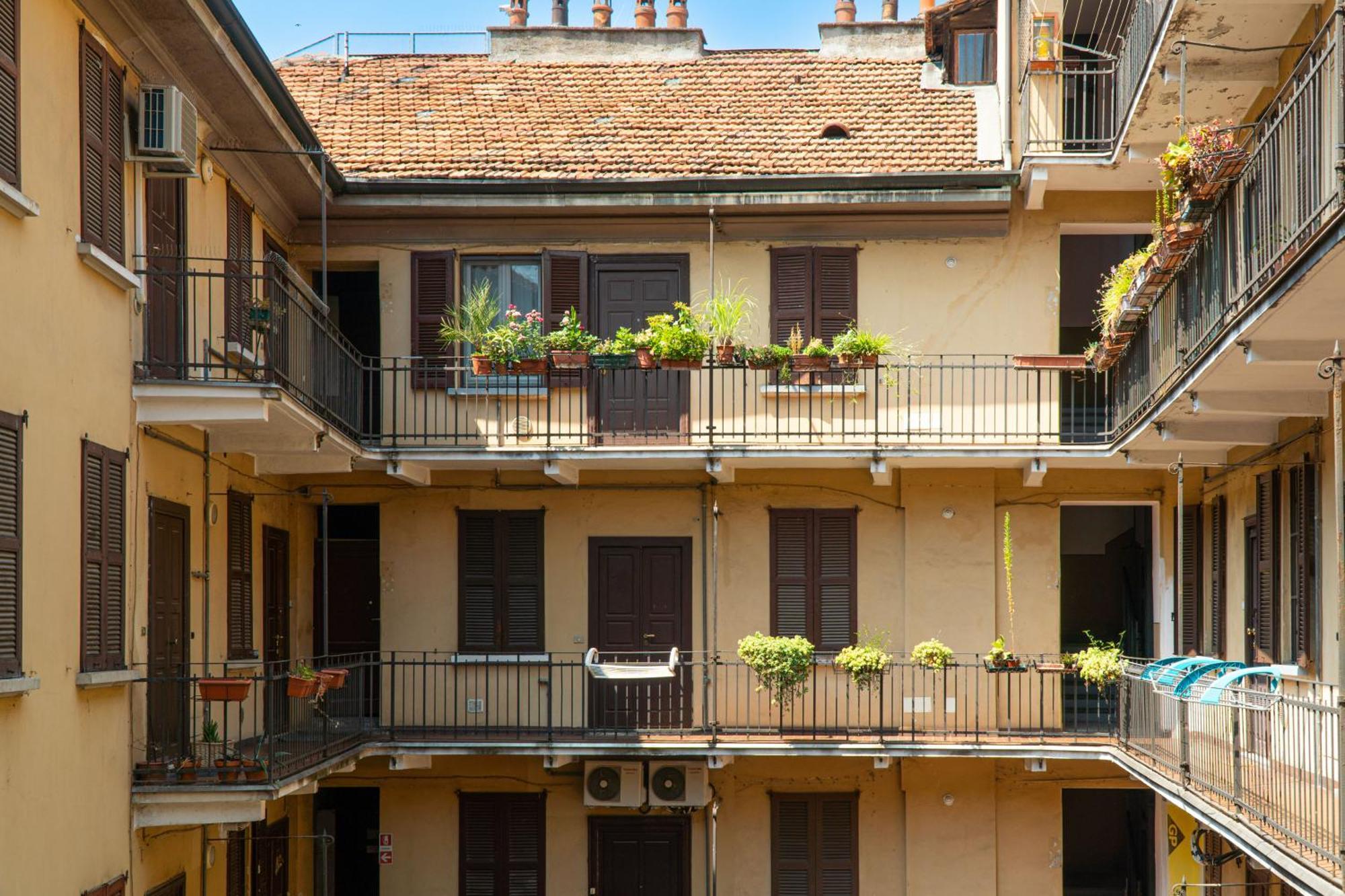 Bessy House, Near Fondazione Prada Apartment Milan Bagian luar foto